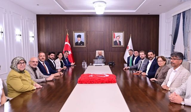 AK Parti’den Vali Varol’a ‘hayırlı olsun’ ziyareti