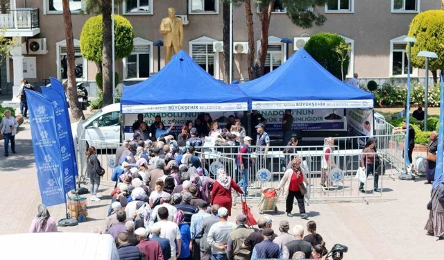 Ata tohumlarından üretilen fideler vatandaşlarla buluşuyor