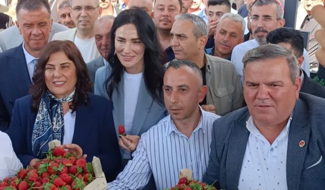 Atçalı üreticilerden Çerçioğlu’na bayram hediyesi