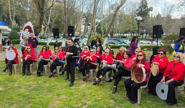 Efeler’de Anneler Günü coşkusu şenlikle taçlanacak