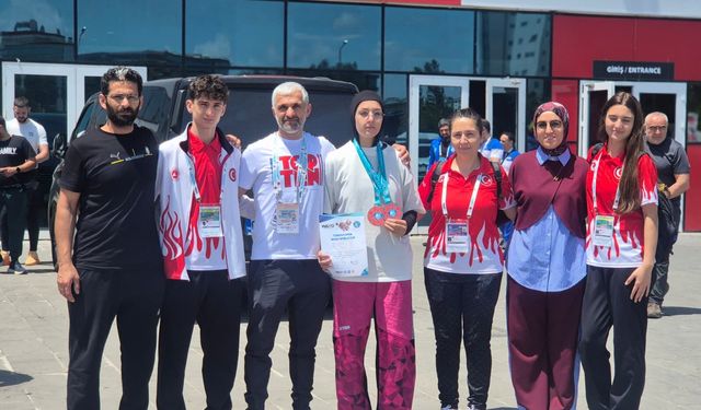 Germencikli Berrak’tan Dünya Kupası’nda çifte madalya