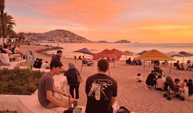 Kuşadası'nda bayram yoğunluğu zirve yaptı