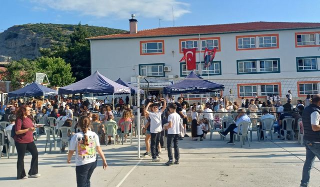 Kuşadası'nda kazanlar 'Eğitime destek' için kaynadı