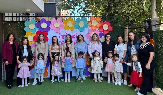 Miniklerden annelerine duygu dolu sürpriz