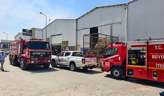Nazilli'de yangın paniği: Kaynak kıvılcımı depoyu yaktı