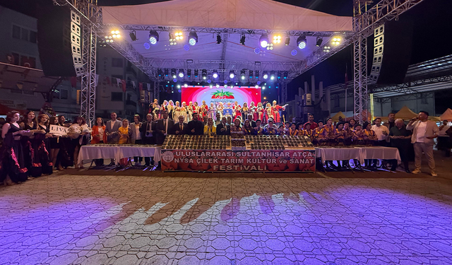 Atça’da festival çilek tadımı ile başladı: İlk mahsuller tam not aldı