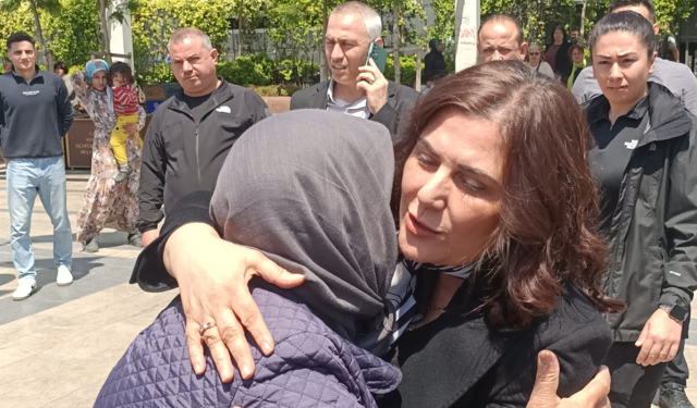 'Torunumu sen okuttun' diyerek gözyaşlarına boğuldu