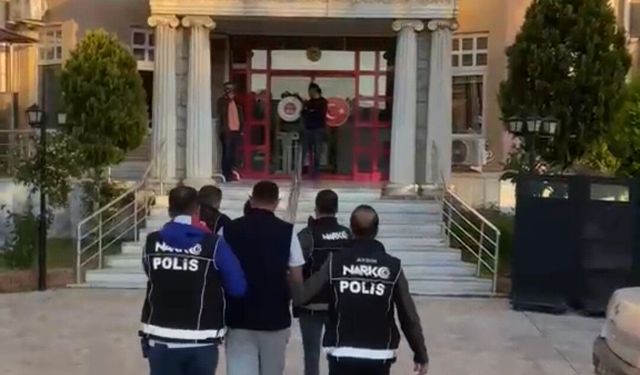 Didim'de denizde durdurulan teknede zehir fışkırdı