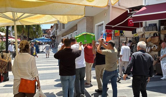 Oyuncu İrtem'e Kuşadası'nda veda