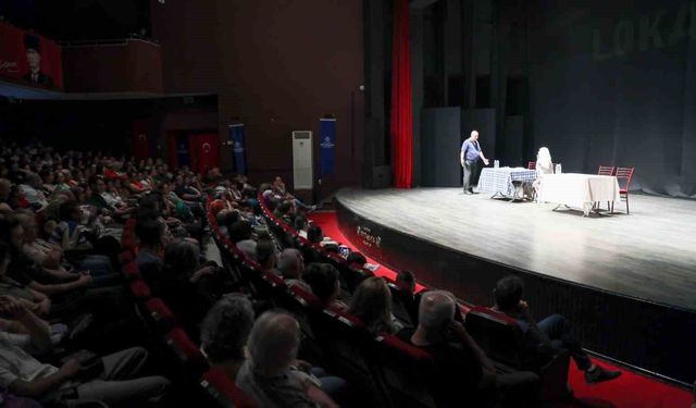 Aydın’da ’Lokanta’ oyunu tiyatroseverlerden tam not aldı