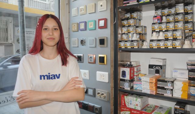 Aydınlı Azra, 17 yaşında usta oldu: Baba mesleğine sahip çıktı