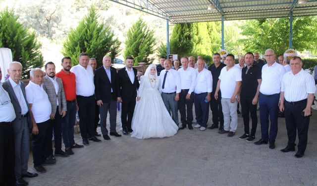 Bayraktar, Nazilli’de nikah sevincine ortak oldu