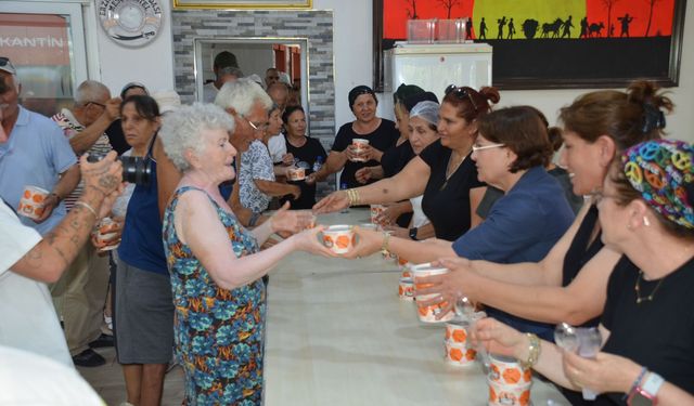 Didim Cem evinden geleneksel aşure hayrı