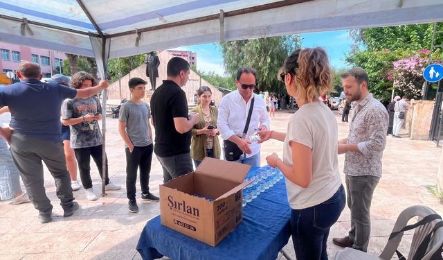 Efeler Belediyesi’nden öğrencilere ve velilere serinleten destek