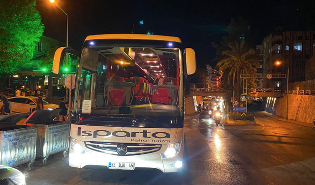 Nazilli’de yanlış yolu kullanan otobüs kaza yaptı: Alt geçitte facia ucuz atlatıldı