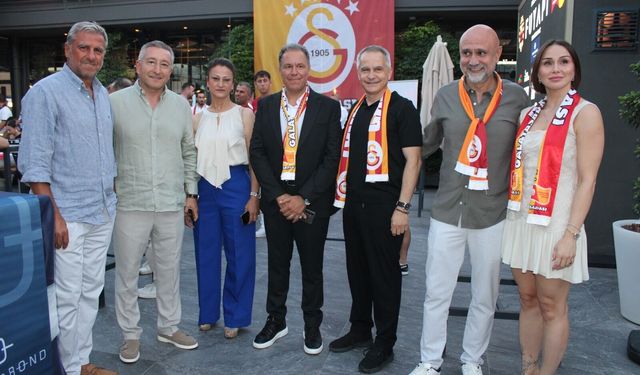 Galatasaray'ın ''Şampiyonluk kupası'' Kuşadası taraftarıyla buluştu