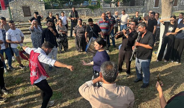 İncirliovalı Batu, davullu zurnalı askere uğurlandı