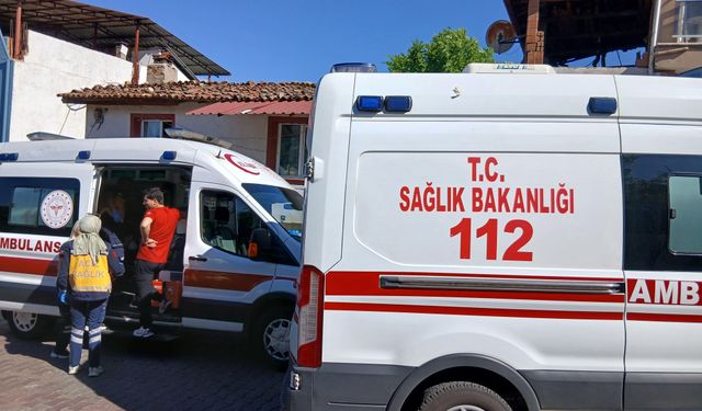 Karacasu'da freni tutmayan elektrikli bisiklet devrildi: Anne ve kızı yaralandı!