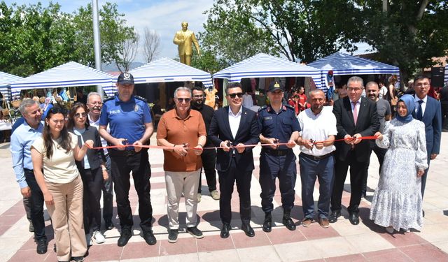 Karacasu'da Halk Eğitim yıl sonu sergisi açıldı: El emeği göz nuru ürünler sergilendi