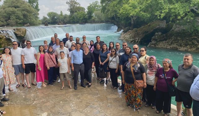 Koçarlılı şoförler, Antalya gezisinde