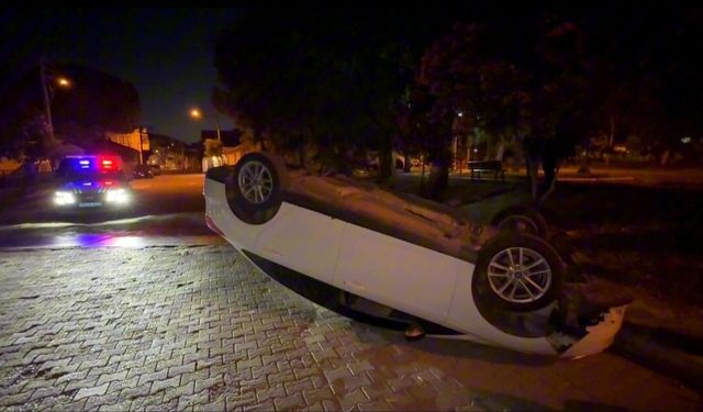 Aydın'da kontrolden çıkan otomobil ters döndü