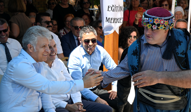 Kuşadası Halk Eğitimi Merkezi'nin sergisi festivalleri aratmadı