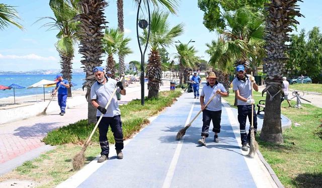 Kuşadası’nda sahil ve yürüyüş yollarında kapsamlı bakım çalışması