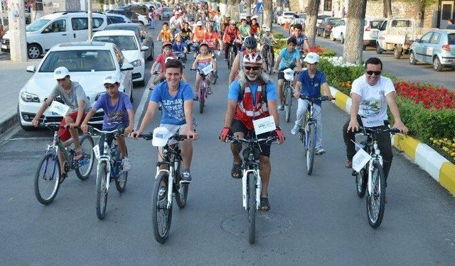 Kuşadası’nda atıklar kentli kadınların elinden 'Modaya' dönüşecek