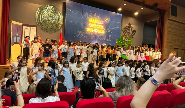 Nazilli Gerçek Okulları’nda İngilizce gecesi coşkusu