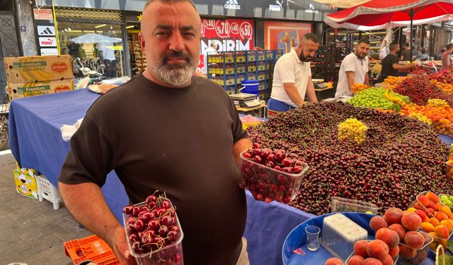 Nazilli pazarında kiraz şoku: Bir kirazın tanesi 75 lira