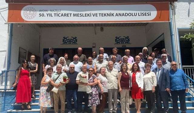 Nazilli’de anlamlı buluşma : İlk mezunlar 43 yıl sonra bir araya geldi