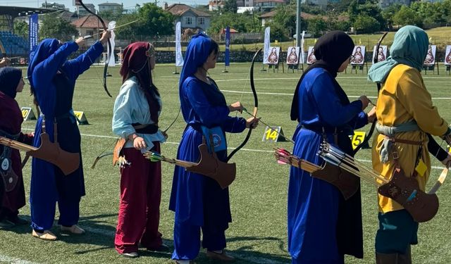 Nazilli'nin kızları kürsüye çıktı: Menderes Anadolu Türkiye ikincisi