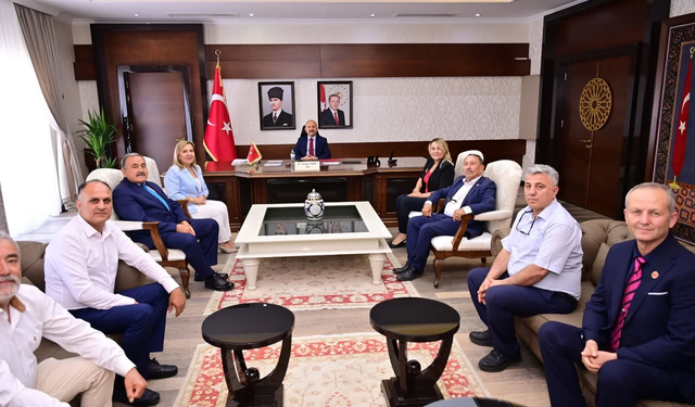 Vali Varol Efeler'in muhtarlarla bir araya geldi