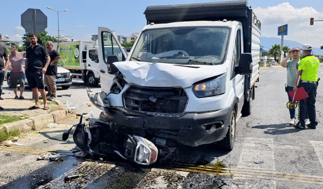 Nazilli’de ışık ihlali kazaya neden oldu, 2 kardeş ağır yaralandı