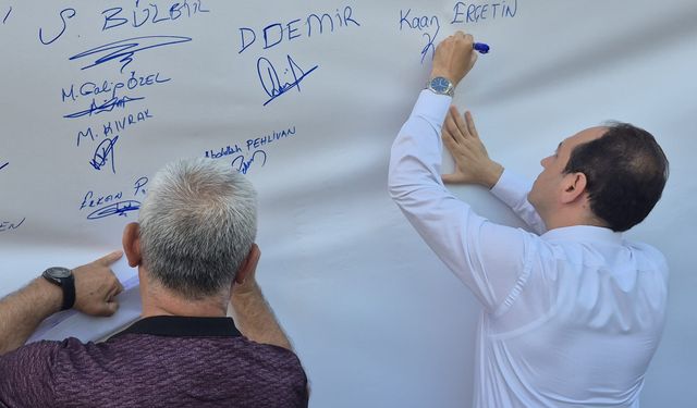 CHP Aydın'dan kurultay çağrısı: Pankarta imza attılar