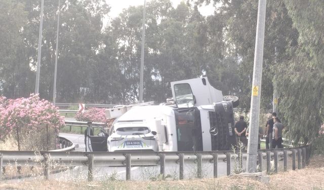 Aydın’da beton mikseri devrildi: Yol trafiğe kapandı