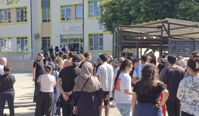 YKS heyecanı Kuşadası'nda başladı