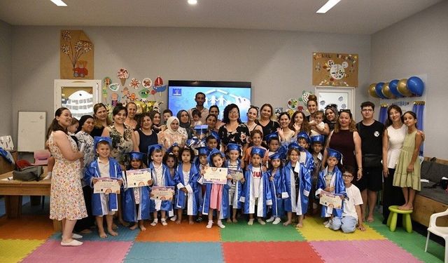 Anne Baba Çocuk Merkezi’ndeki minikler mezun oldu