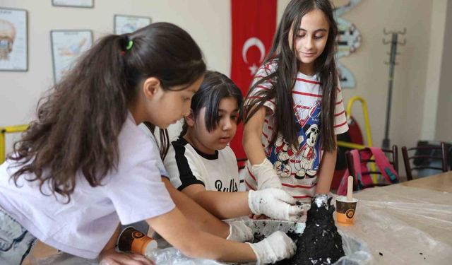 Aydınlı minikler yaz tatilini bilimle geçiriyor