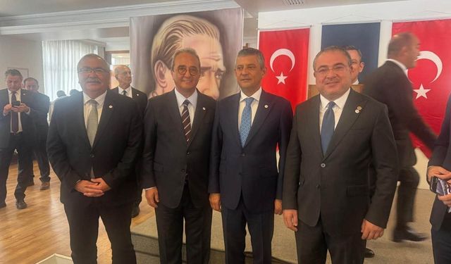 Aydınlı vekiller bir maaşını bağışladı: Yeni Parti'nin kasası ilk 24 saatte doldu