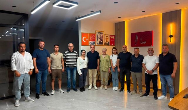 CHP Kuşadası'nda 'İrade nöbeti' devam ediyor