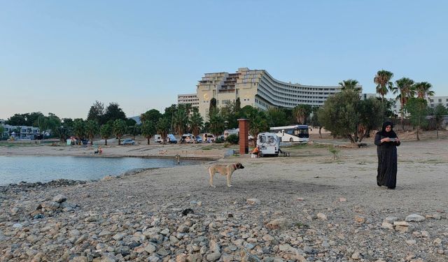 Didim’de eski otelin plajı, karavancıların yeni durağı oldu