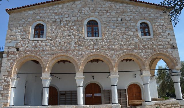 Didim’in tarihi camisinde bu kez yıkılma tehlikesi uyarısı