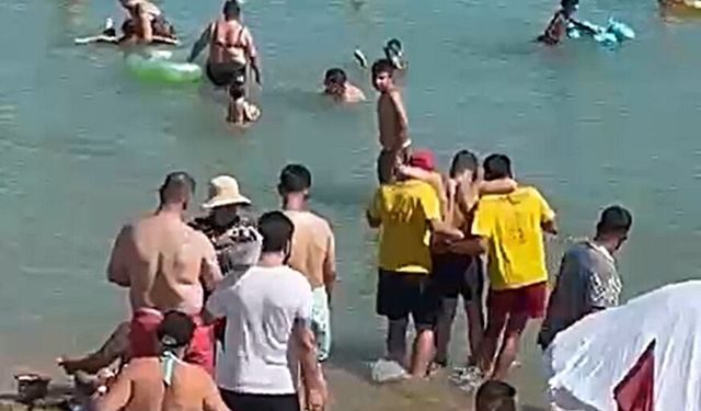 Didim Altınkum Plajı'nda duygulandıran anlar: Deniz özlemini cankurtaranlar dindirdi