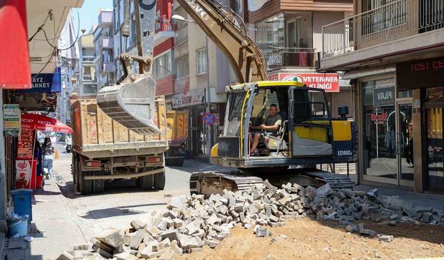Efeler’de yol yenileme çalışmaları hız kesmiyor