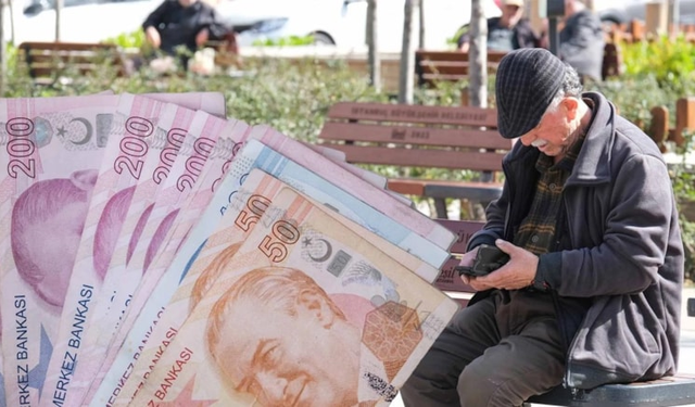 Emeklilerin gözü SGK'da! Maaş farkları ne zaman yatacak?