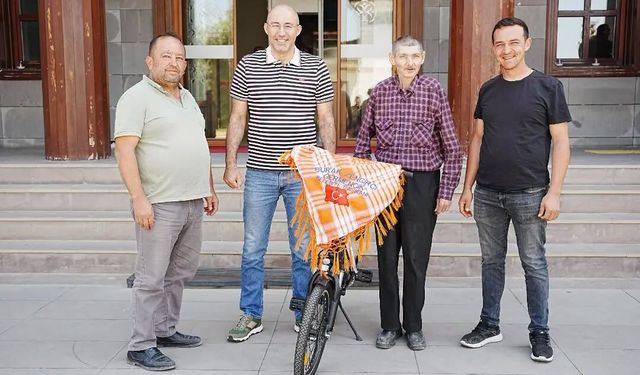 Germencik’te bisikletle gelen mutluluk: Arslan: “Böyle iyi başkan görmedim”