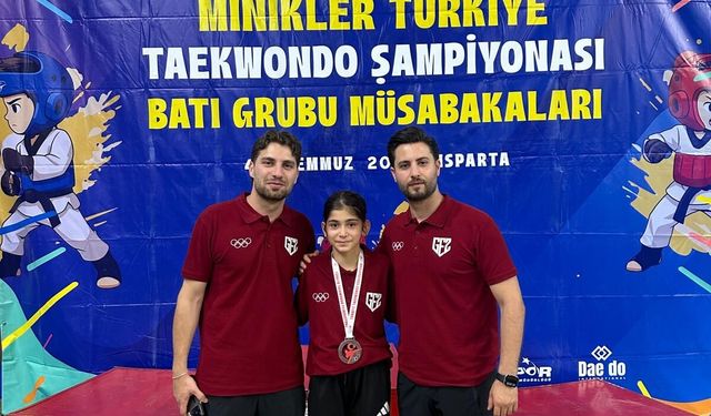 Isparta'da Nazillili minik tekvandoculardan büyük başarı