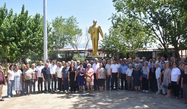 Karacasu'da YENİ Parti'ye katılım rüzgarı: 81 yaşında ilk kez parti üyesi oldu