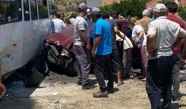 Bozdoğan’da servis minibüsü ile otomobil çarpıştı: 3 yaralı